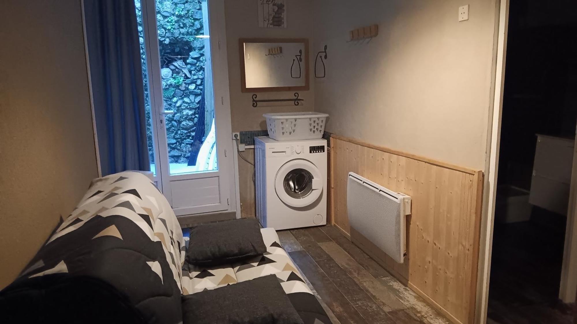 Appartement Pour 4 Personnes Dans Une Rue Tres Calme Saint-Laurent-le-Minier Exterior foto
